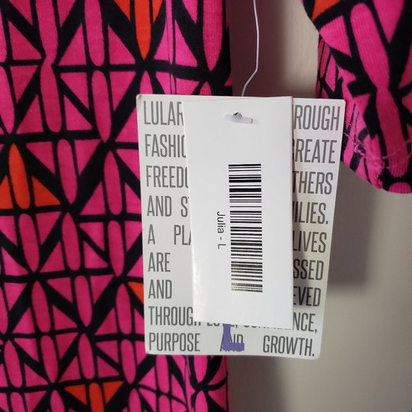 Geometric Julia Dress - Picture 2 of 4